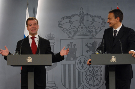 Visiting Russian President Dmitry Medvedev said here Tuesday during his meeting with Spanish Prime Minister Jose Luis Zapatero that Russia wants good relations with the United States.