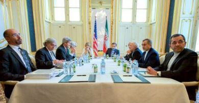 Kerry, Zarif Meet on Key Iran Nuclear Disputes
